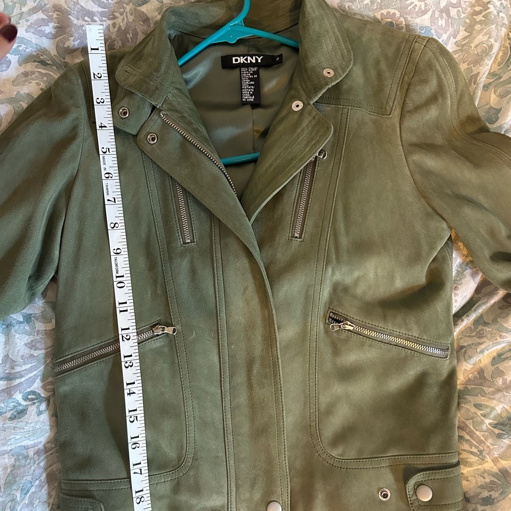 Olive green leather jacket, women’s, size 2
Italian goat suede
Very comfortable
